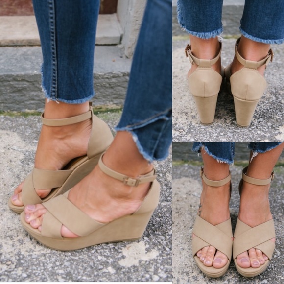 BAMBOO Shoes - NEW Nude Bamboo Strappy Cross Wedges Sandals